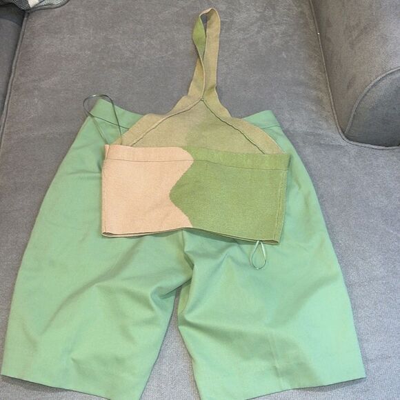 IZod Bermuda shorts w/ pockets, plus free LA hearts two toned halter top. - Picture 2 of 9